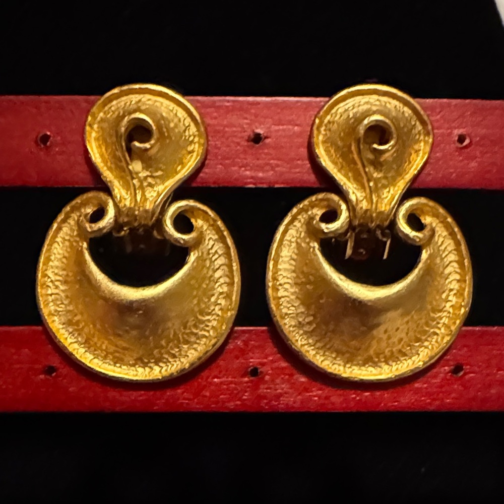 Vintage Elegant Gold-Toned Earrings